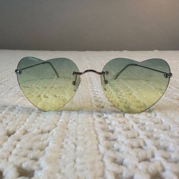 Ardene Heart and Daisy Sunglasses - Gradient Green and Purple - Picture 6 of 6
